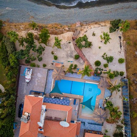 Astrofegia Beachfront Villa ポモス エクステリア 写真