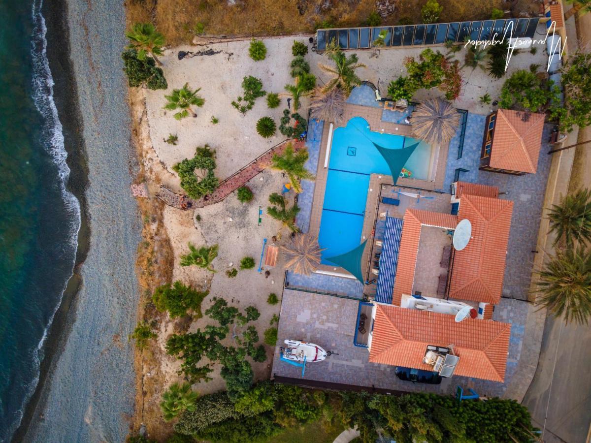 Astrofegia Beachfront Villa ポモス エクステリア 写真