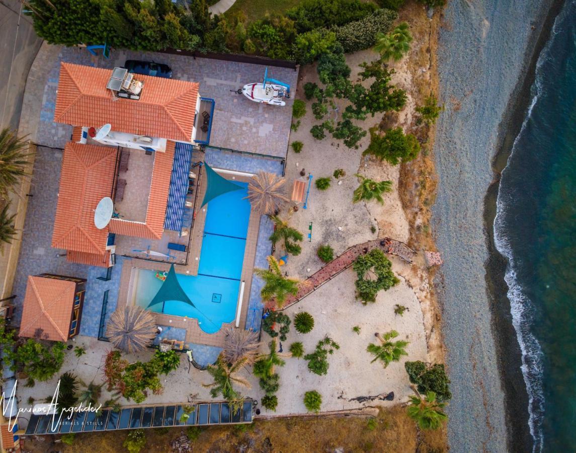 Astrofegia Beachfront Villa ポモス エクステリア 写真