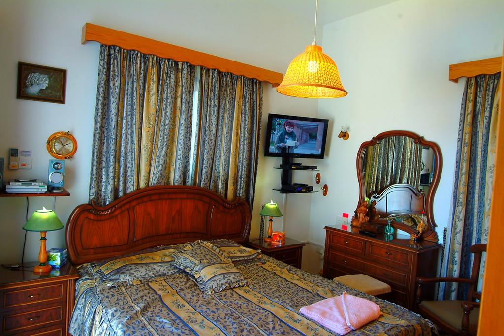 Astrofegia Beachfront Villa ポモス 部屋 写真