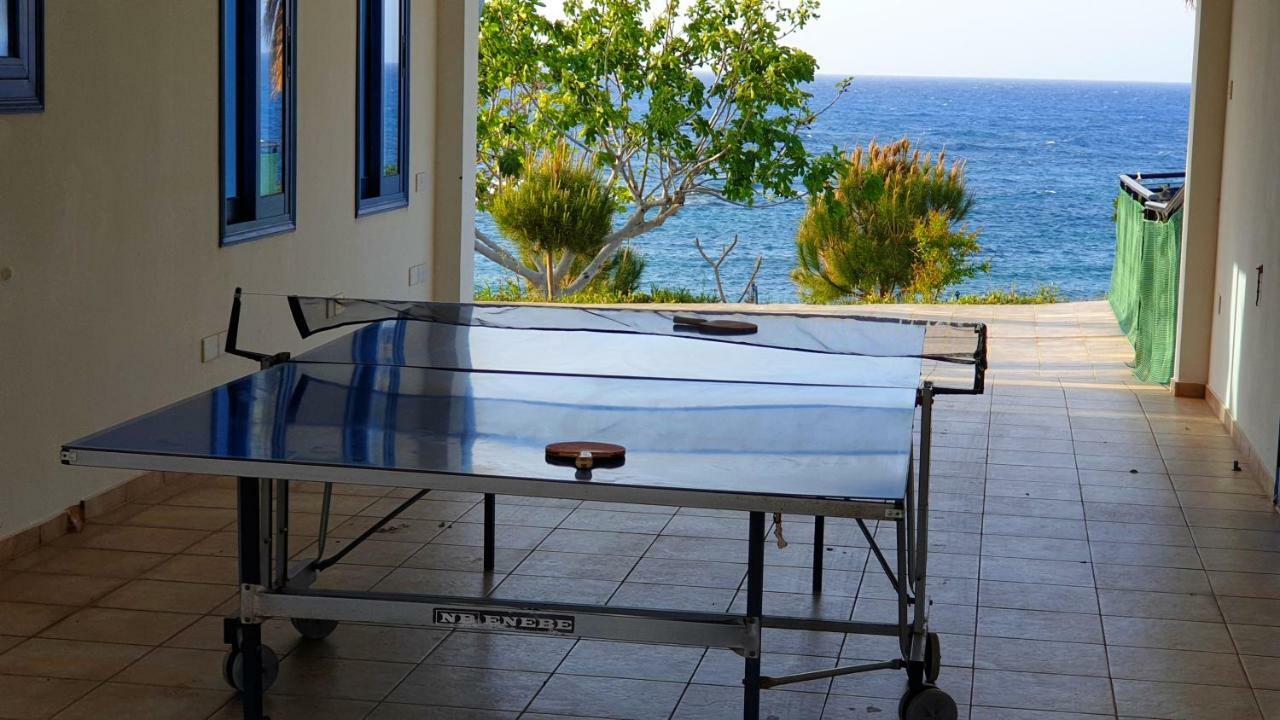 Astrofegia Beachfront Villa ポモス エクステリア 写真