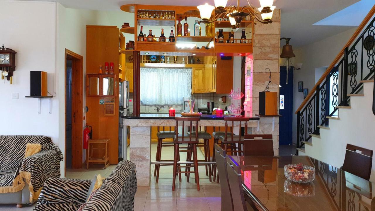 Astrofegia Beachfront Villa ポモス エクステリア 写真