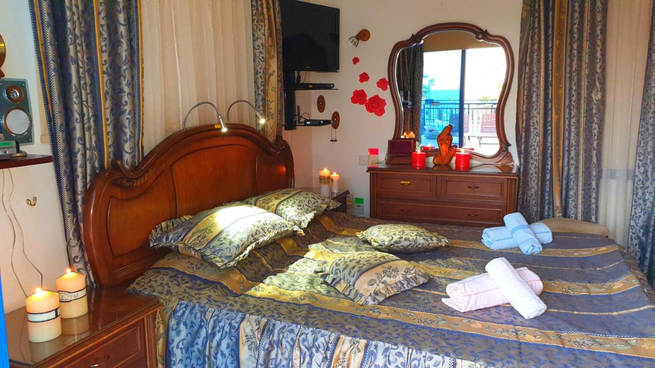 Astrofegia Beachfront Villa ポモス エクステリア 写真