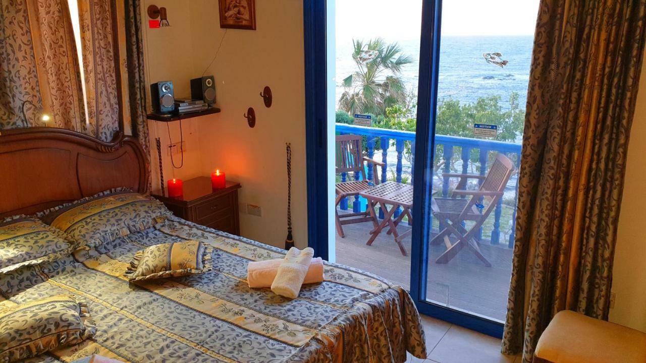 Astrofegia Beachfront Villa ポモス エクステリア 写真